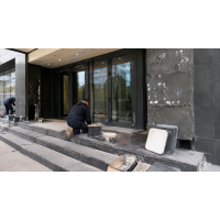 Відновлення офісних будівель після атак: як обрати матеріали для швидкого ремонту