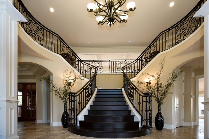 Облицовка лестниц – как укладывать плитку на ступенях